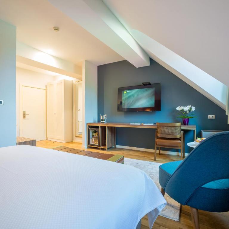 Ski Hotel - Deluxe Double Room - 6