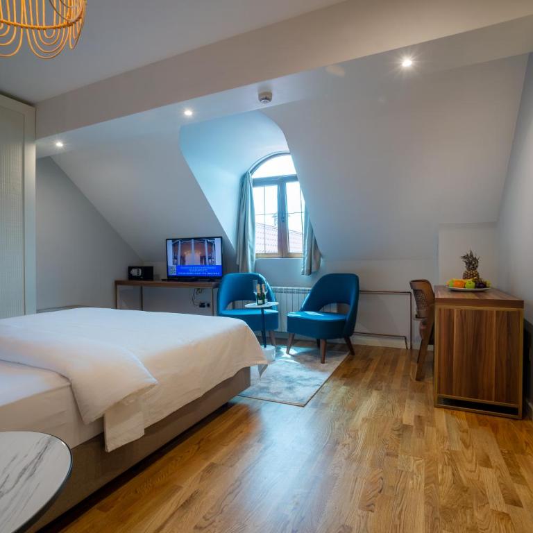 Ski Hotel - Deluxe Double Room - 4