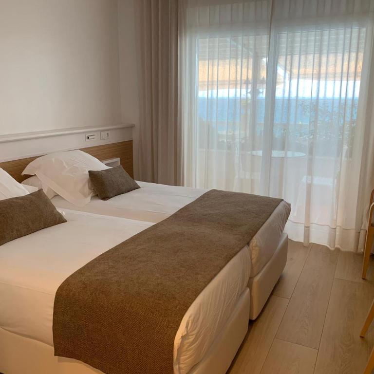 Hotel Costa Brava - Habitación Doble Deluxe en la planta baja con balcón y vistas al mar - 7