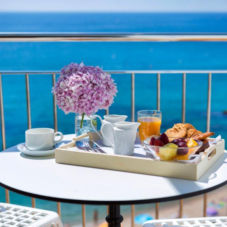 Hotel Costa Brava - Habitación Doble Deluxe con balcón y vistas al mar - 5