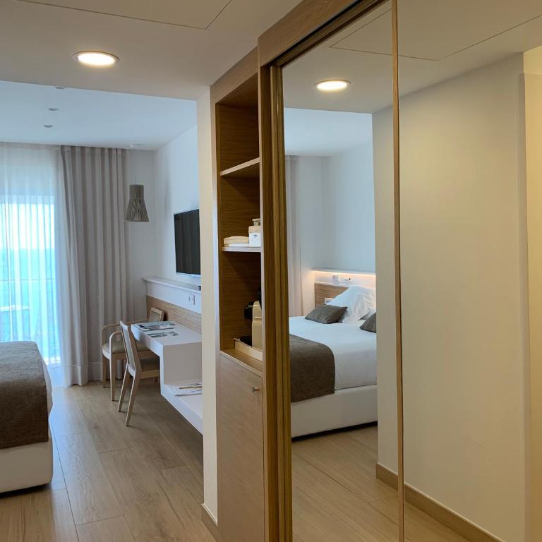 Hotel Costa Brava - Habitación Doble Deluxe con balcón y vistas al mar - 8