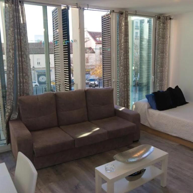 Estudio en Plaza Vara del Rey - One-Bedroom Apartment - 1