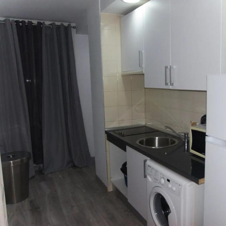 Estudio en Plaza Vara del Rey - One-Bedroom Apartment - 5
