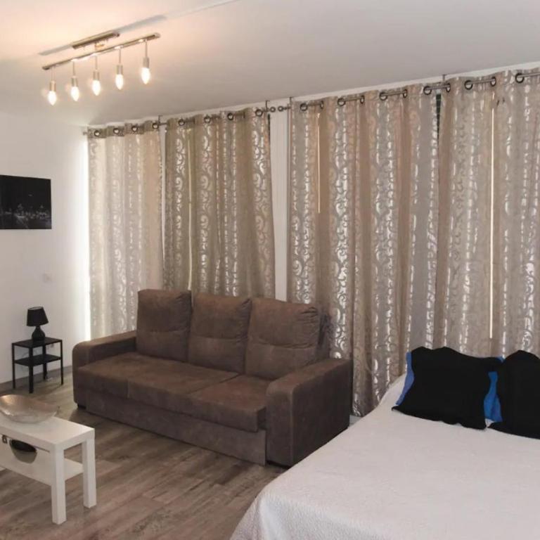 Estudio en Plaza Vara del Rey - One-Bedroom Apartment - 8