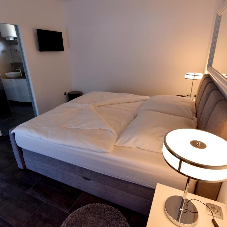 Apartmani i Bungalovi TROJKA - Bungalov sa 1 Spavaćom Sobom - 1