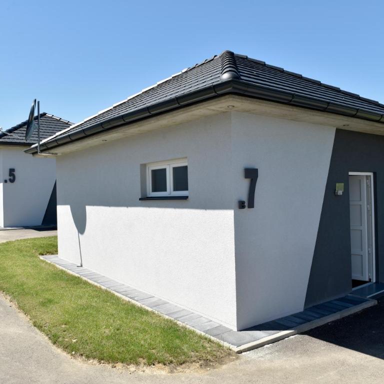 Apartmani i Bungalovi TROJKA - Bungalov sa 1 Spavaćom Sobom - 9