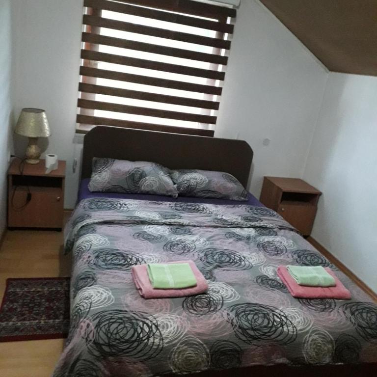 Hostel Topić - Dvokrevetna Soba s Bračnim Krevetom s Pogledom na Vrt - 4