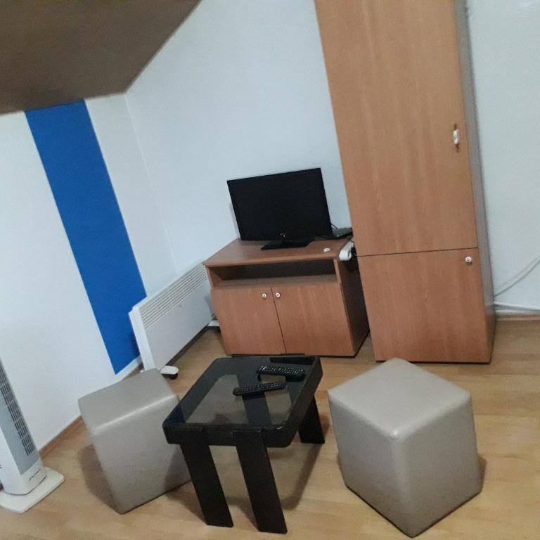 Hostel Topić - Dvokrevetna Soba s Bračnim Krevetom s Pogledom na Vrt - 2