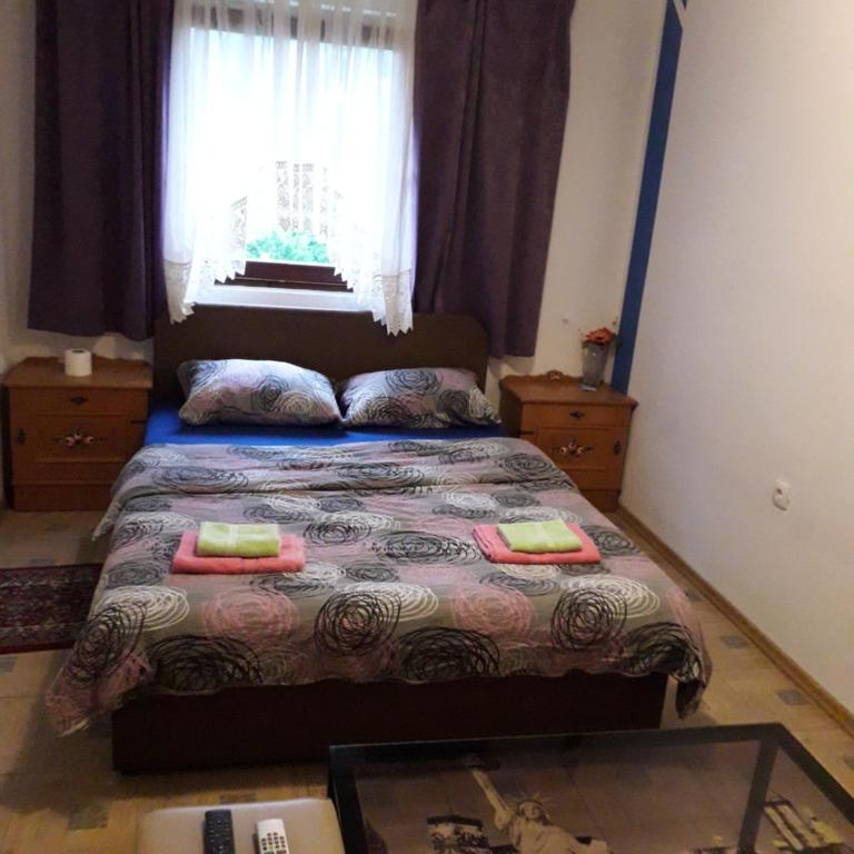 Hostel Topić - Dvokrevetna Soba s Bračnim Krevetom s Pogledom na Vrt - 4