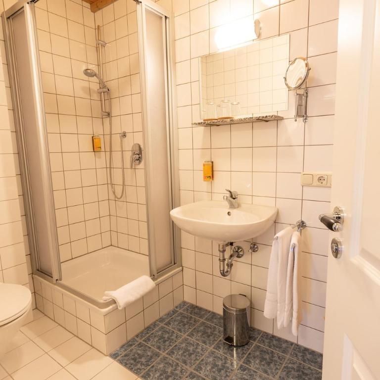 Ammergau Lodge - Zimmer mit Queensize-Bett - 3