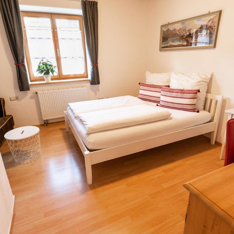 Ammergau Lodge - Zimmer mit Queensize-Bett - 4