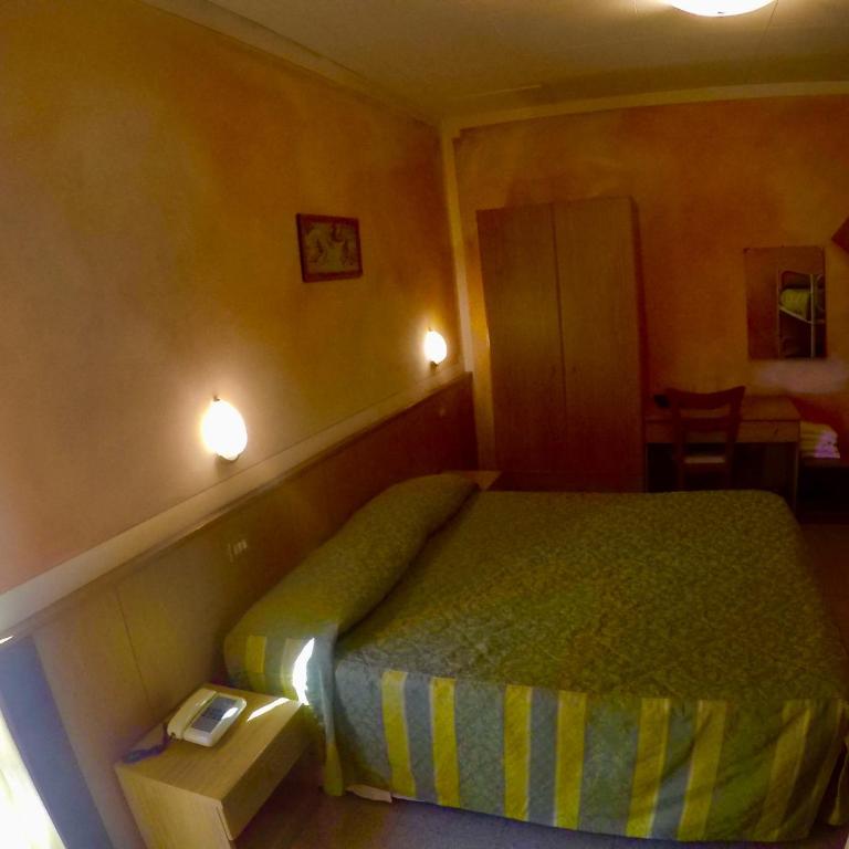 Hotel La Fenice e Sole - Camera Economy Matrimoniale/Doppia con Letti Singoli - 1