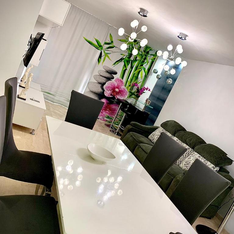 Piso estrella en La Herradura - Three-Bedroom Apartment - 1