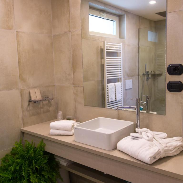 Hotel Al Campanile - Luxury Suites & Apartments - Grande Suite con Vista Lago - 7