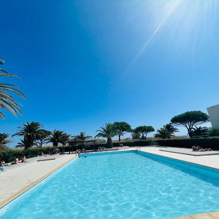 Les Capitelles Bord de plage avec grande piscine - Vue montagne - Balcon - Clim - One-Bedroom Apartment - 8