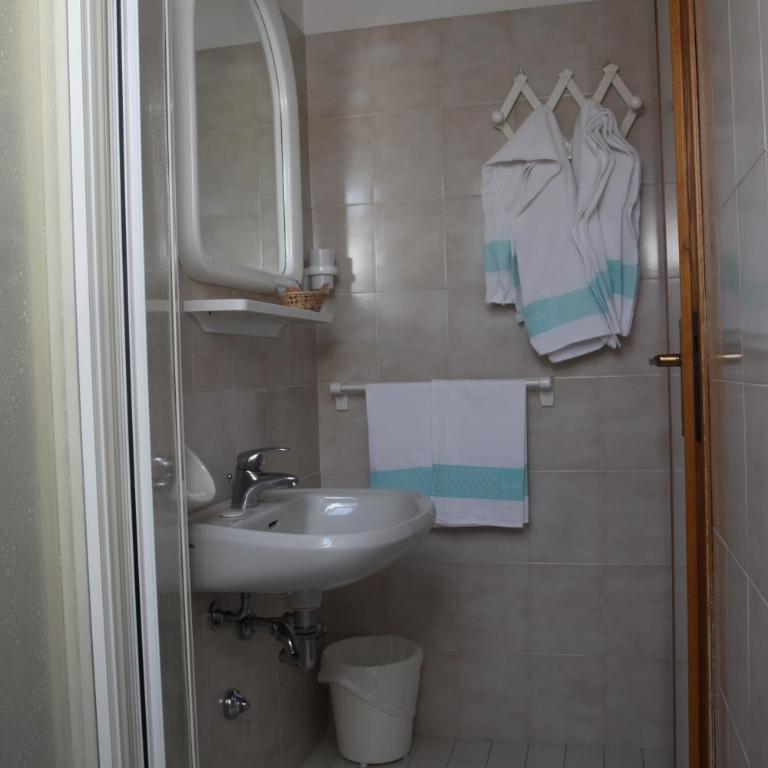 Hotel Adele - Camera Matrimoniale Mansardata - 3