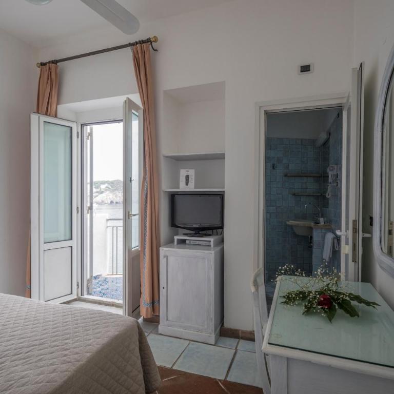 Hotel Gennarino A Mare - Camera Matrimoniale con Balcone e Vista Mare - 3