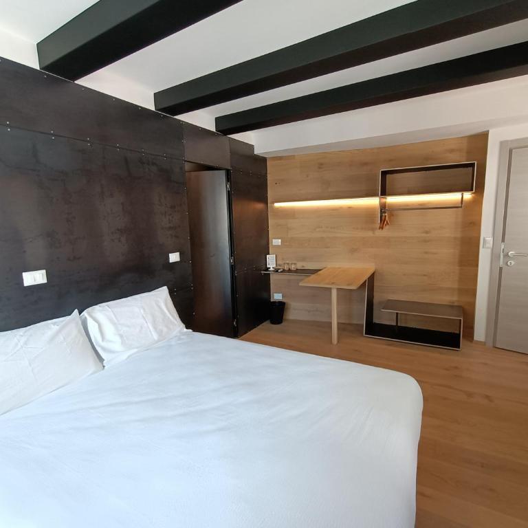 Le Meridiane City Rooms In Trento - Camera Matrimoniale Standard - 11