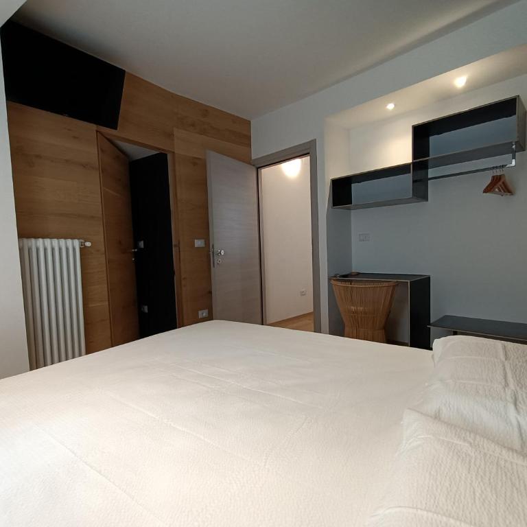 Le Meridiane City Rooms In Trento - Camera Matrimoniale Economy - 2