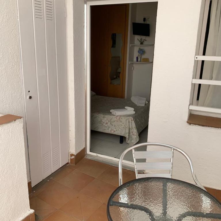 Hostal Alhambra Tarragona - Habitación Doble con baño privado - 10