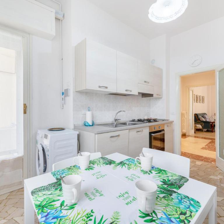GuestHost - Il Salotto Blu - Appartamento con Parcheggio - Appartamento con 2 Camere da Letto - 4
