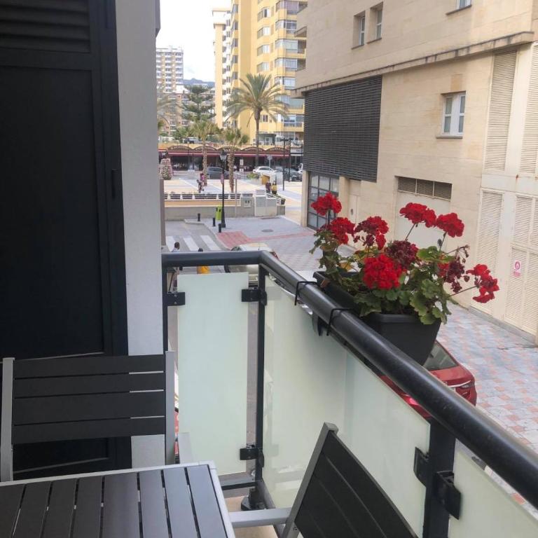 Exceptional 2 Bed Apartment a 2 Min Walk to Beach & close to Los Boliches Train - Apartamento de 2 dormitorios - 9