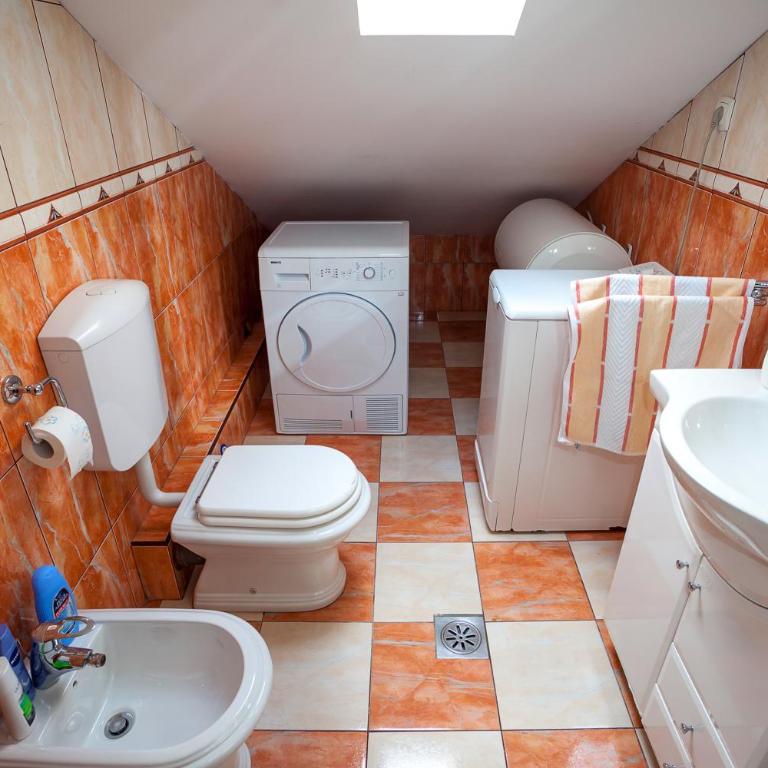 Apartments Ratković - Apartman sa 2 Spavaće Sobe i Balkonom - 7