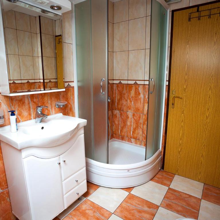 Apartments Ratković - Apartman sa 2 Spavaće Sobe i Balkonom - 5