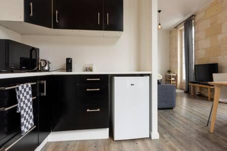 Appartement Charmant Place de Lerme - Appartement 1 Chambre - 10