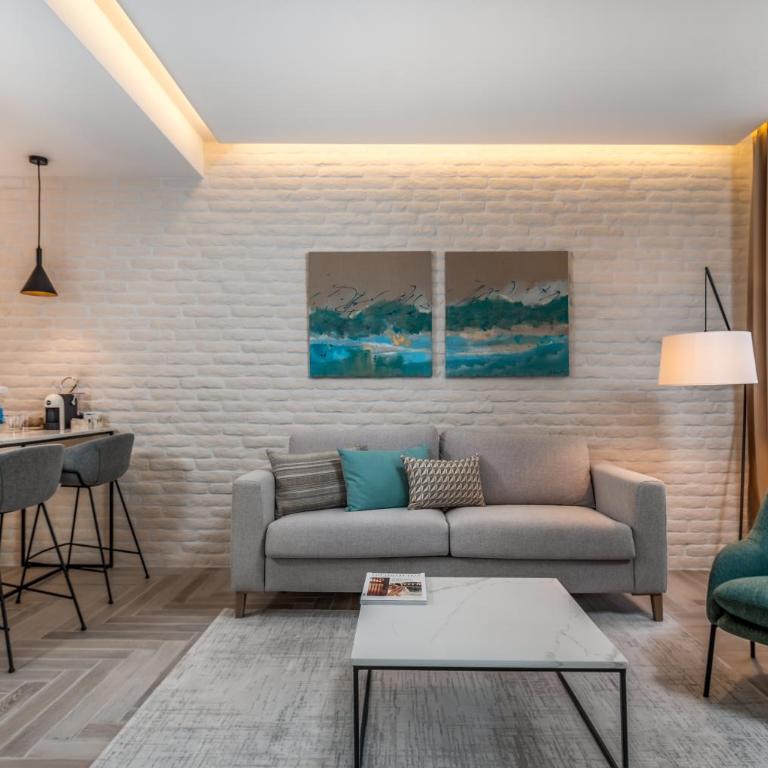 Lazure Hotel & Marina - Studio with Balcony and Sea View - Contemporary Building - 3