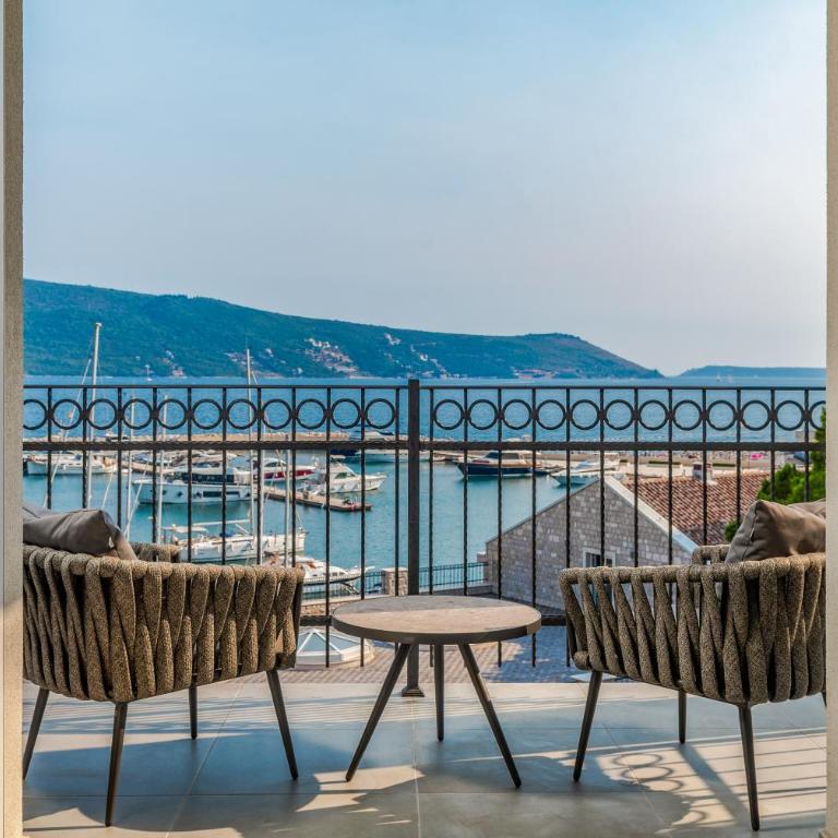Lazure Hotel & Marina - Suite with Balcony and Sea View - Contemporary Building - 6