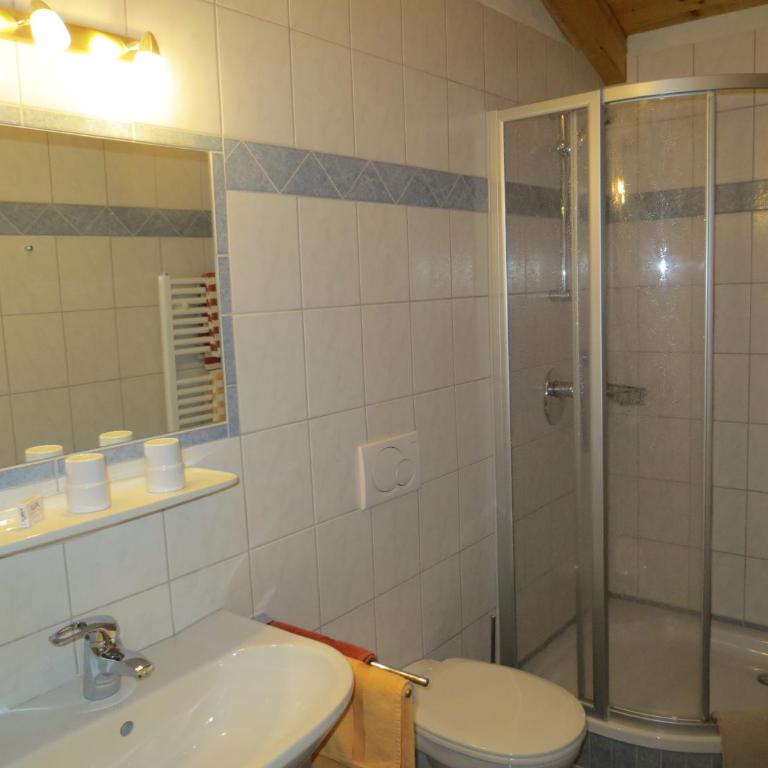 Pension Theresia - Einzelzimmer mit Balkon - 4