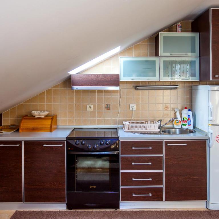 Apartments Ratković - Apartman sa 2 Spavaće Sobe i Balkonom - 4