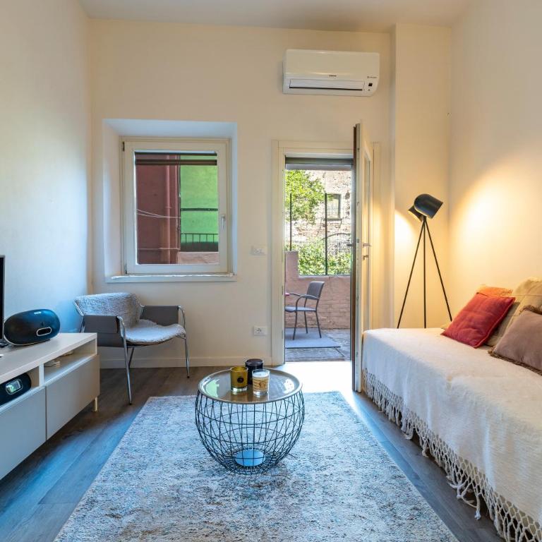 SNUG APARTMENT WITH PRIVATE COURTYARD M0270422677 - Appartamento con 2 Camere da Letto - 7
