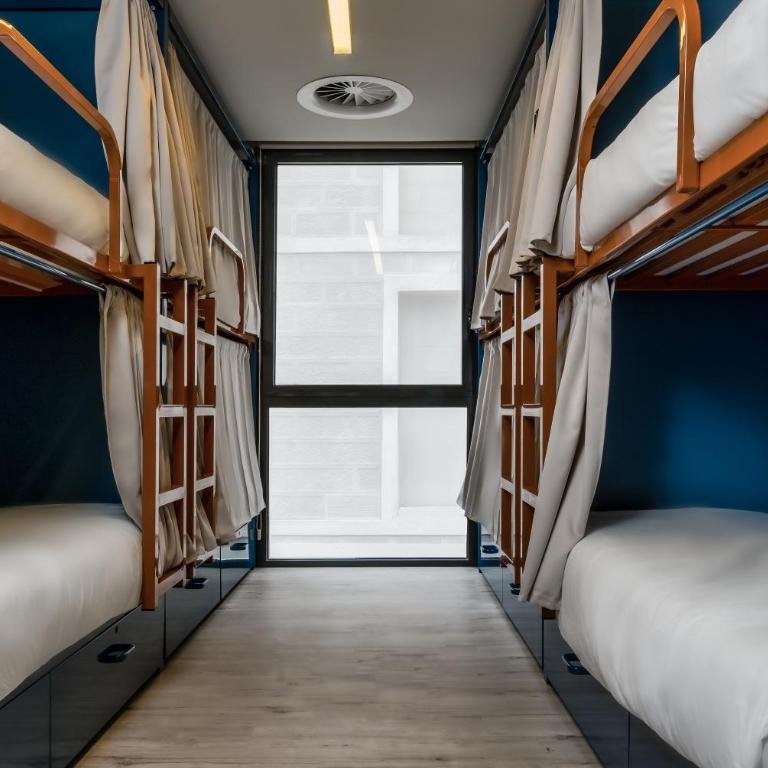 Latroupe Poblenou Beach - 12-Bed Mixed Dormitory Room - 3