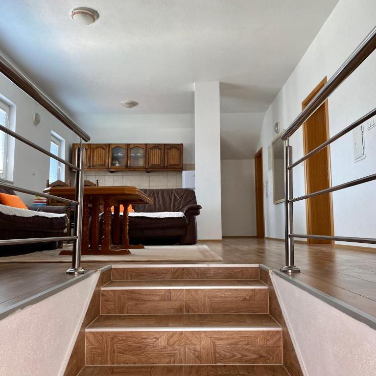BIG Apartment 3 Bedrooms - Three-Bedroom Apartment - 1