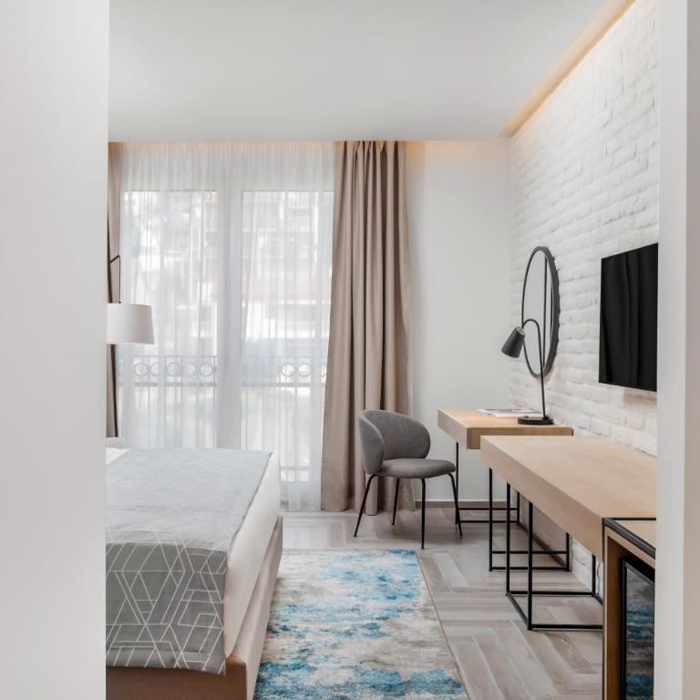 Lazure Hotel & Marina - Superior Room with Balcony and Park View - Contemporary Building - 4