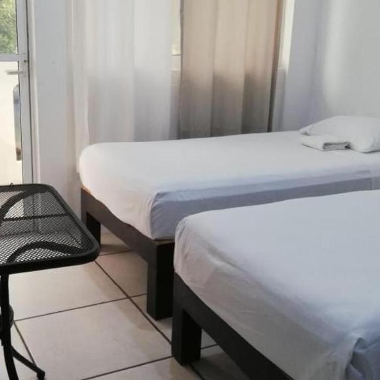 Standard room with two single beds for relaxed stay - Habitación Doble - 1 o 2 camas - 4