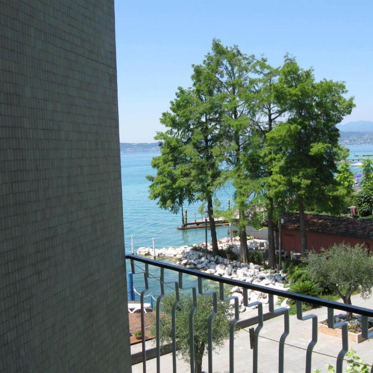 Hotel Giardino - Camera Matrimoniale con Vista Lago Parziale - 8
