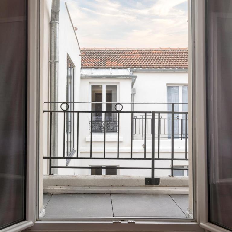 Hôtel 31 - Paris Tour Eiffel - Chambre Double ou Lits Jumeaux Deluxe avec Balcon - Accessible aux Personnes à Mobilité Réduite - 3