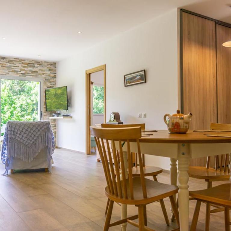 "La Combe Fleurie" Appartements & Chambres - Appartement Deluxe - 5