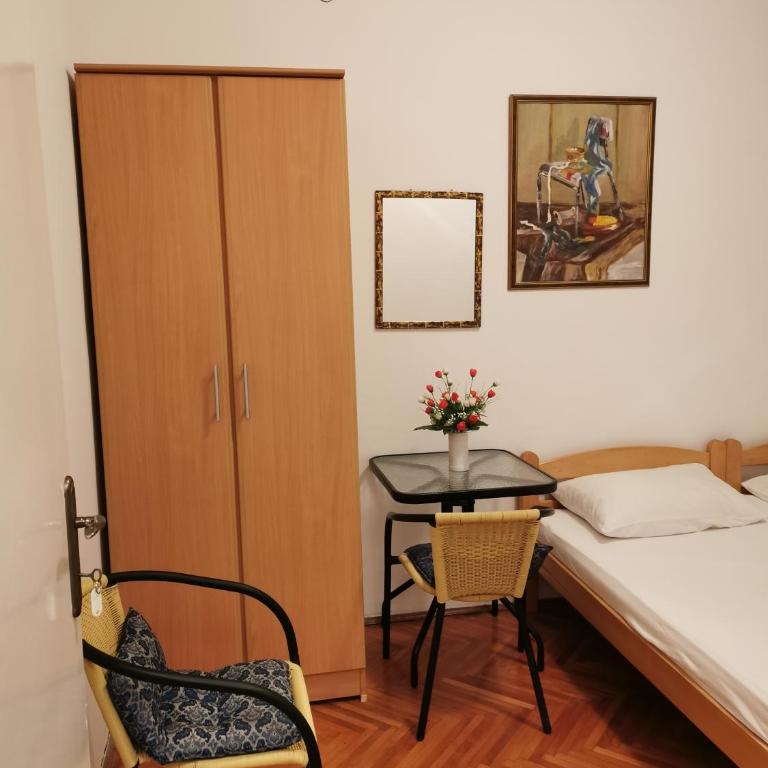 Zemunella Guest House - Standard Double Room with Shared Bathroom - 5