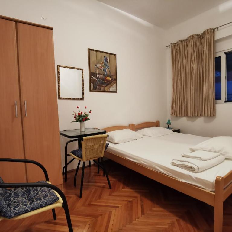 Zemunella Guest House - Standard Double Room with Shared Bathroom - 4