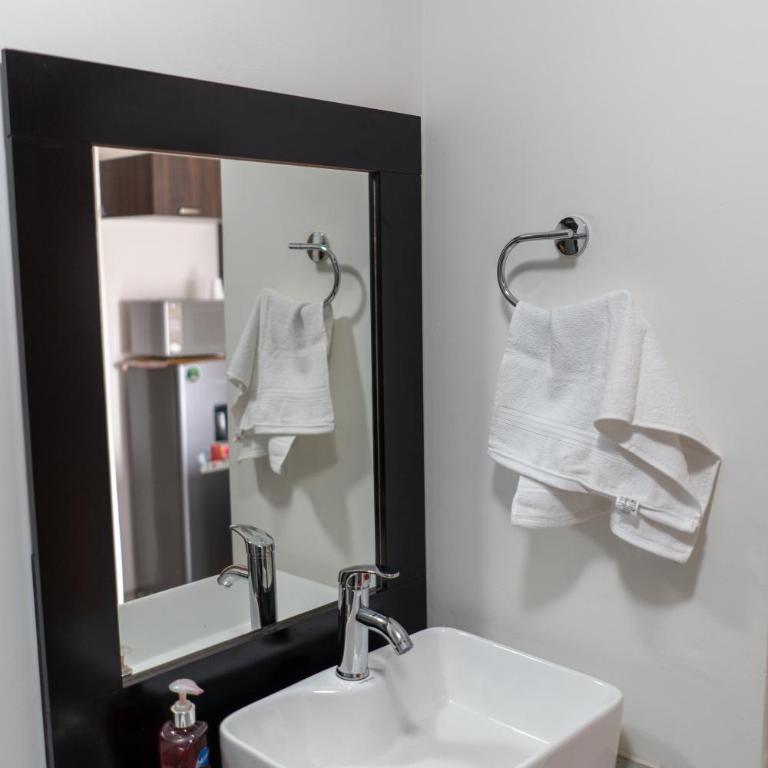 Departamento La Choza Central Pool in GDL downtown - Two-Bedroom Apartment - 25