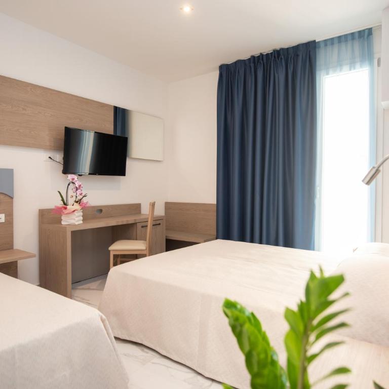 Hotel Marconi Express - Triple Room with Private Bathroom - 8