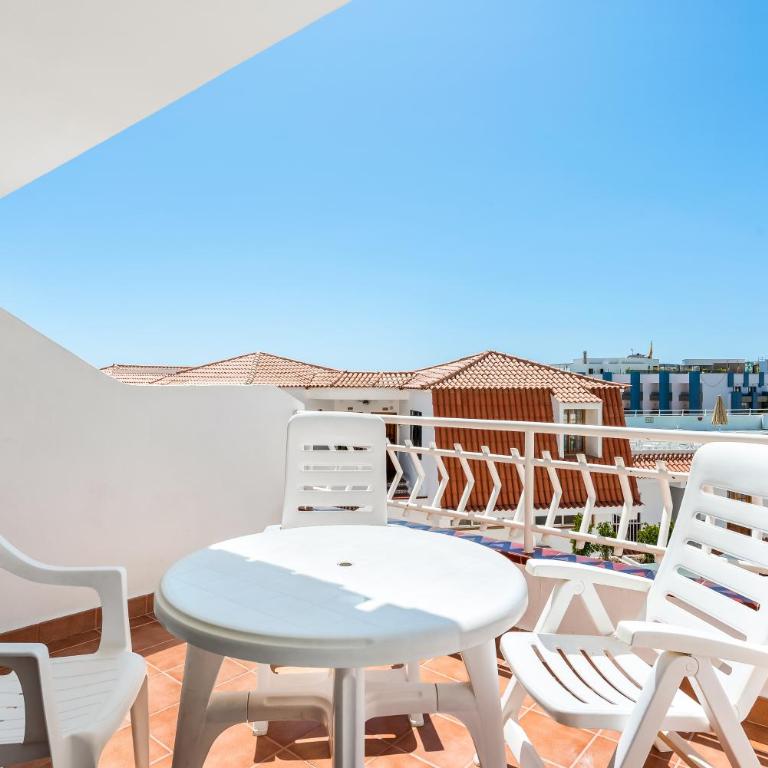Club Tenerife Apartments - One-Bedroom Sunny Large Apartment with Pool View - 22