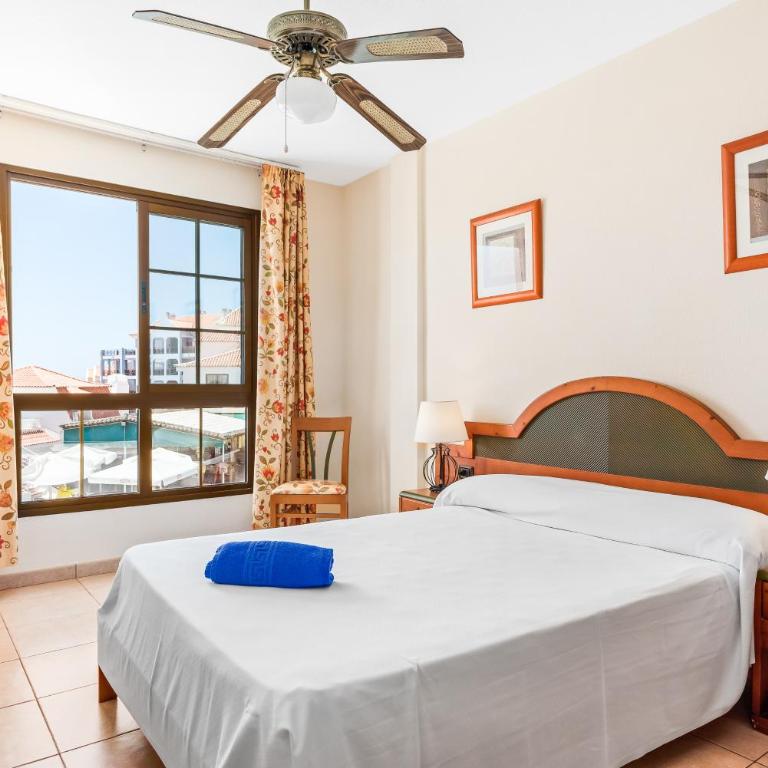 Club Tenerife Apartments - Two-Bedroom Sunny Apartment with Pool View - 16