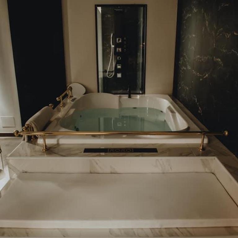 Royalroom-relaxing spa & luxury apartments - One-Bedroom Apartment - 3