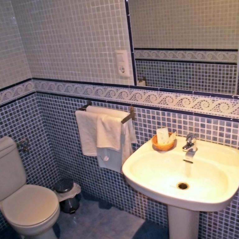 Hostal Fantoni - Habitación Doble con balcón - 2 camas - 6