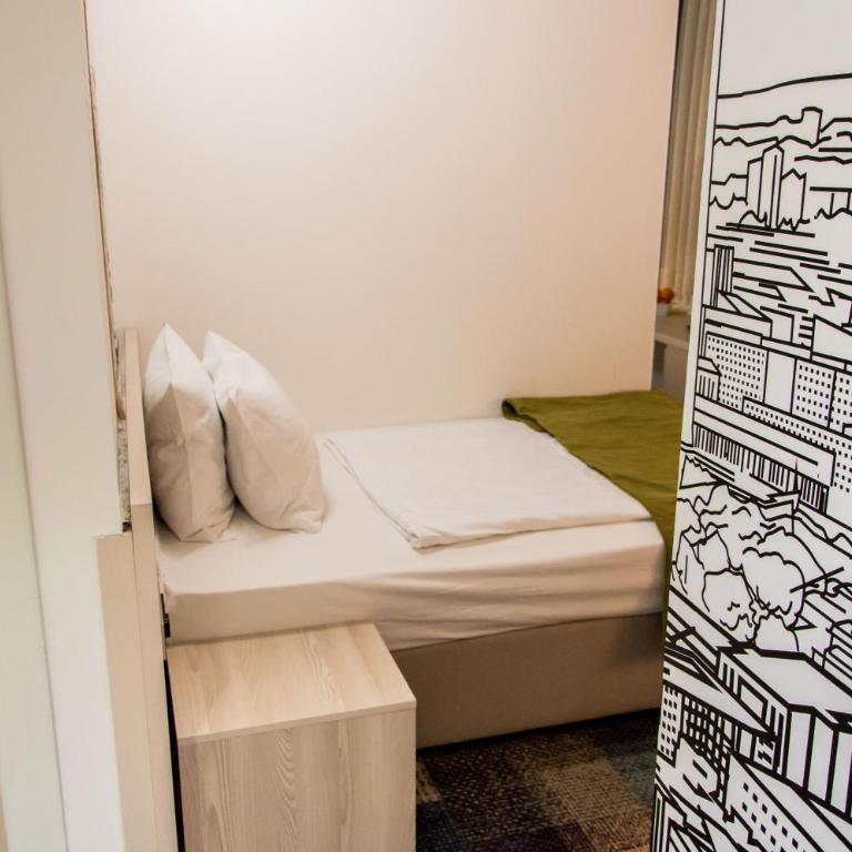Hotel Cosmopolit - Niskobudžetna Dvokrevetna Soba sa Bračnim Krevetom - 2